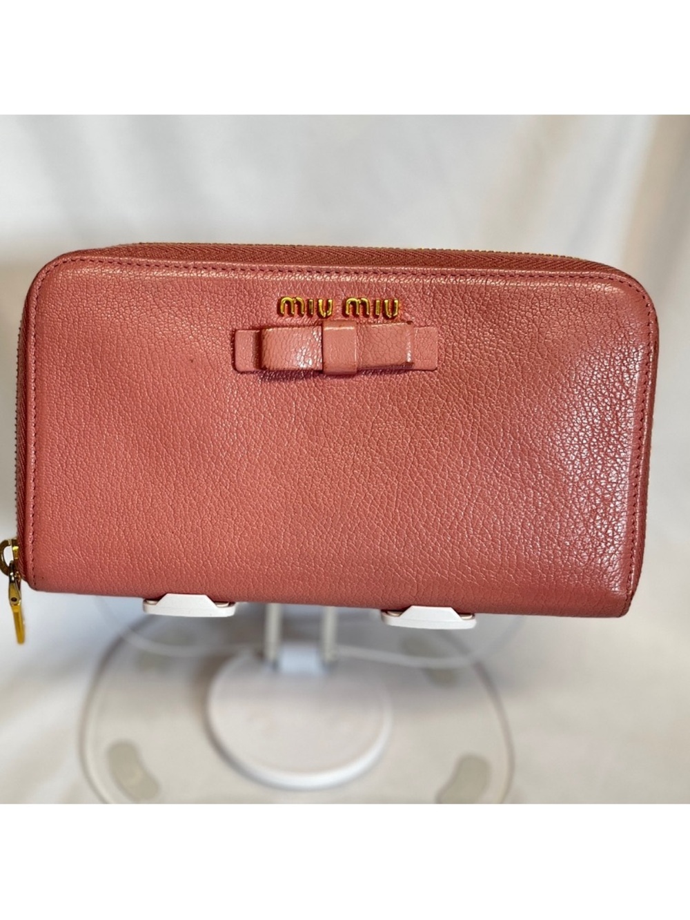 Miu Miu- Authentic 🍀 EUC! Dusty Rose Leather Zip Wallet with Bow